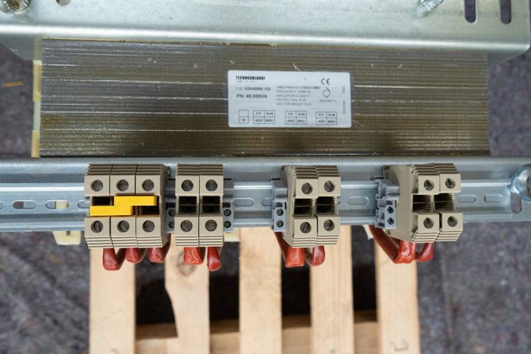 Morsettiera di bassa tensione di un trasformatore elettrico