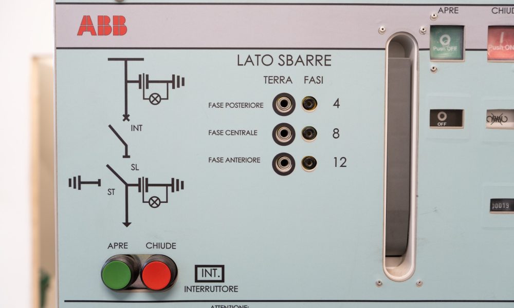 Pannello di comando di un interruttore di media tensione lato sbarre