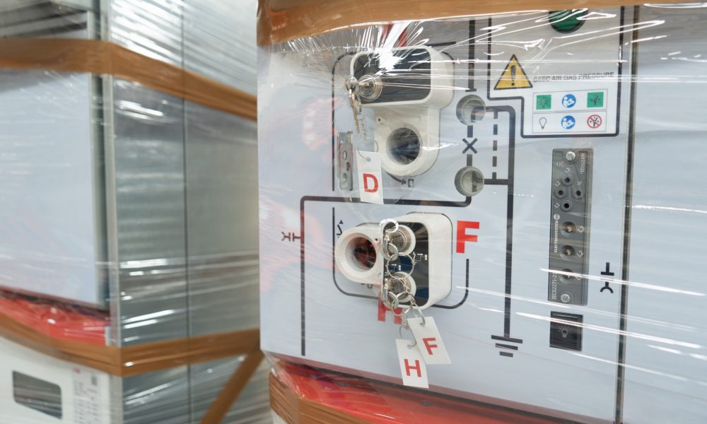 Schema elettrico e targa di un quadro di media tensione in cabina